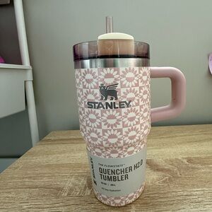 New Stanley cup The Quencher H2.0 Flowstate Tumbler 20 OZ - Peach Whip Sunflower